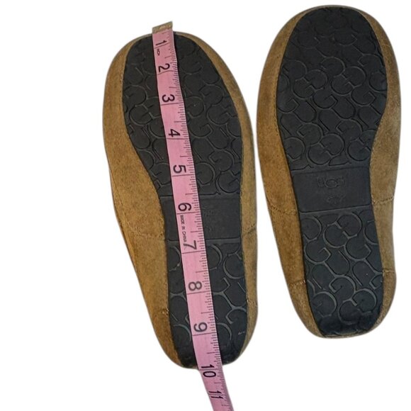 UGG Ascot Slippers - Picture 9 of 11